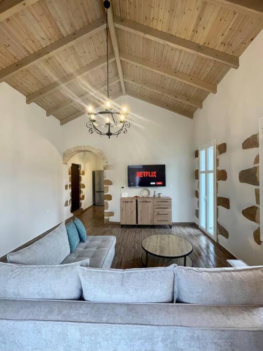 Villa Eftychia Serene Getaway With Hot Tub In A Quiet Location Kíssamos Exterior foto